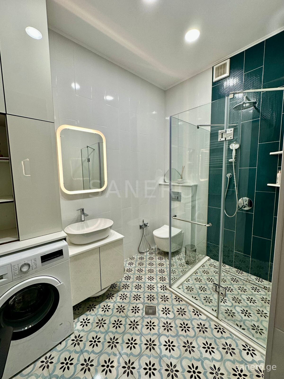 Bathroom with washing machine