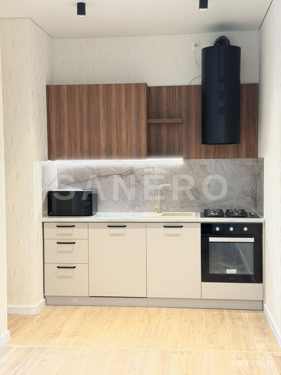 Equipped kitchen with built-in appliances