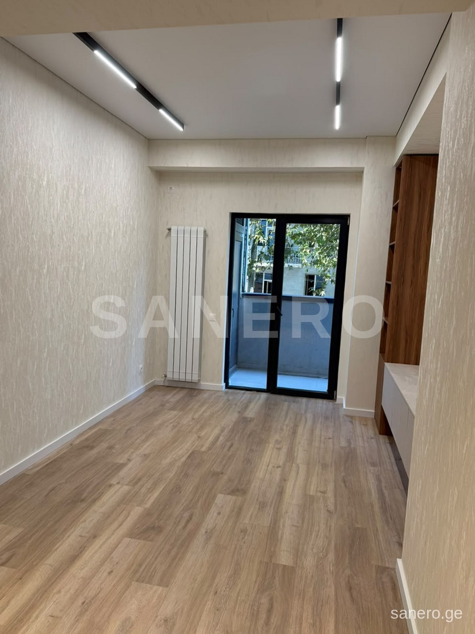 Second room with balcony access