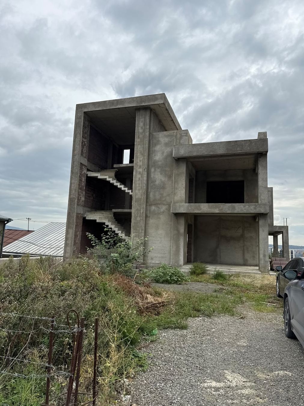 Front facade of the unfinished house