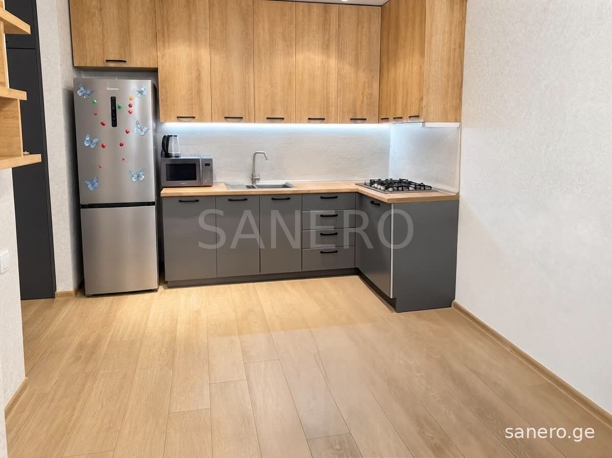 Equipped kitchen with gas cooktop