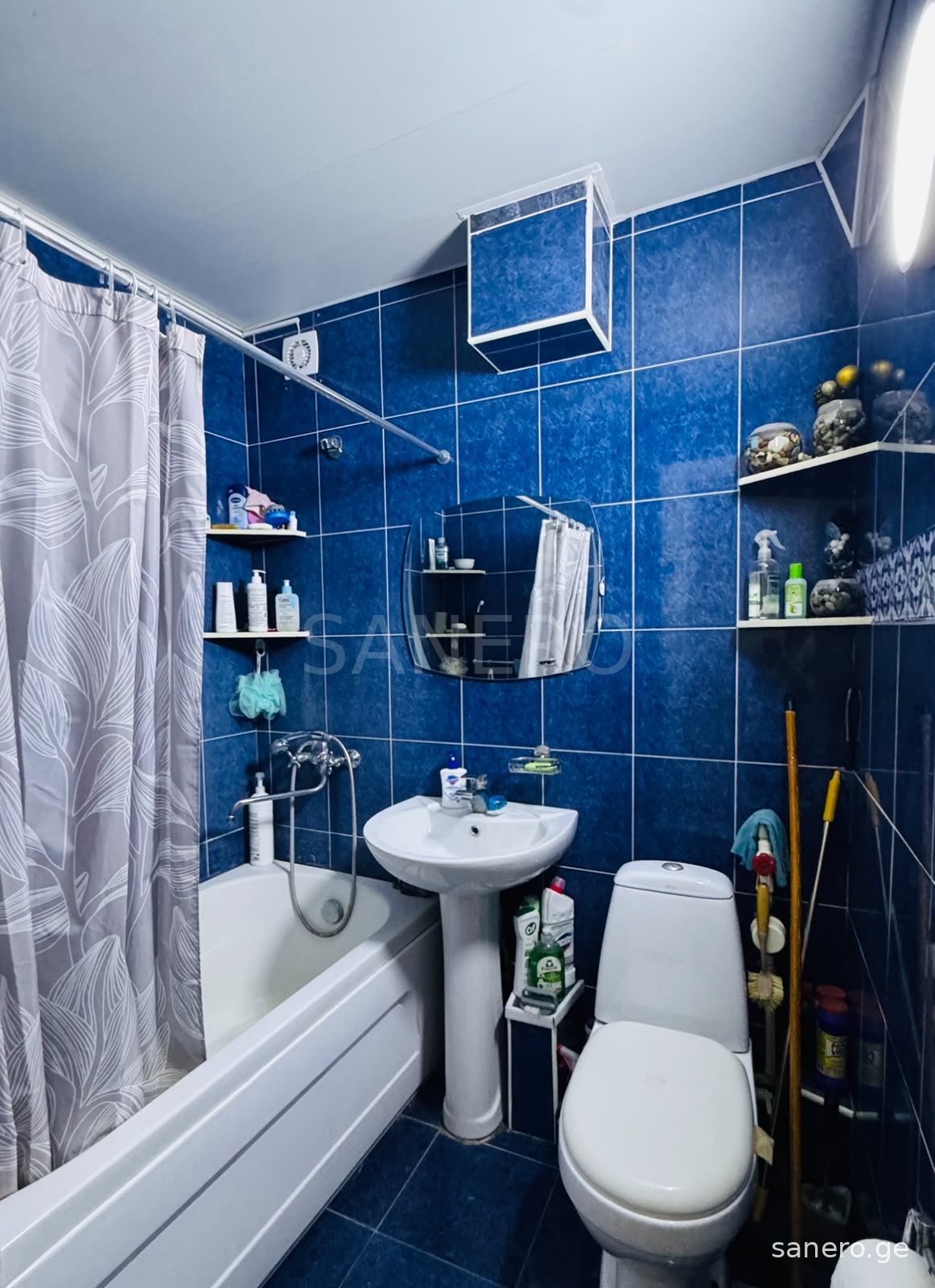 Bathroom with bathtub