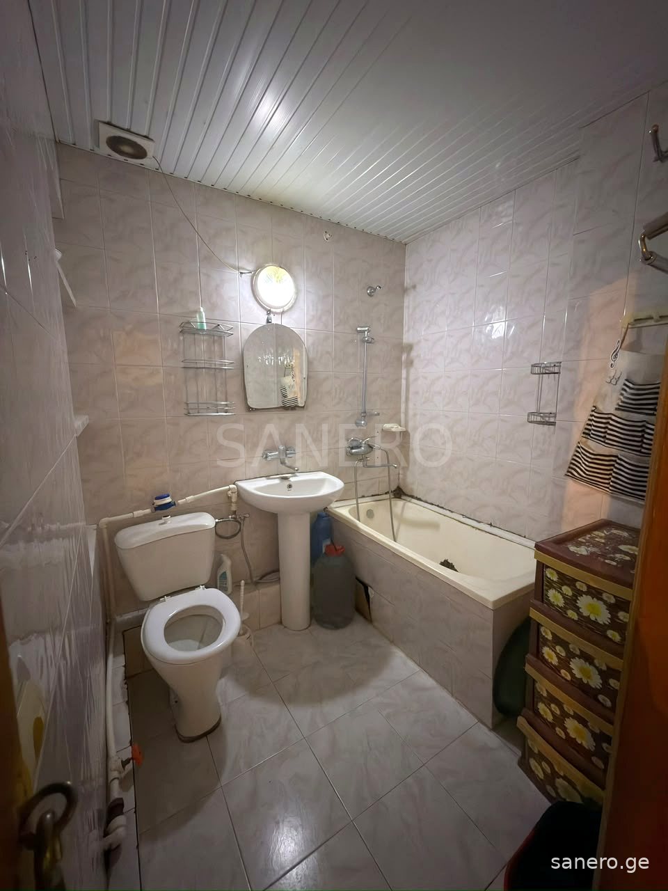 Bathroom with bathtub