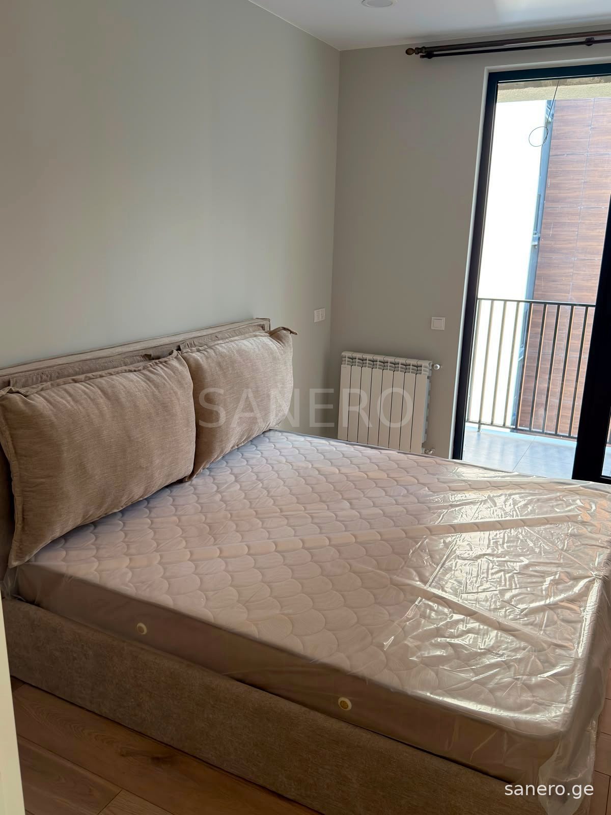 Second bedroom with a glass door