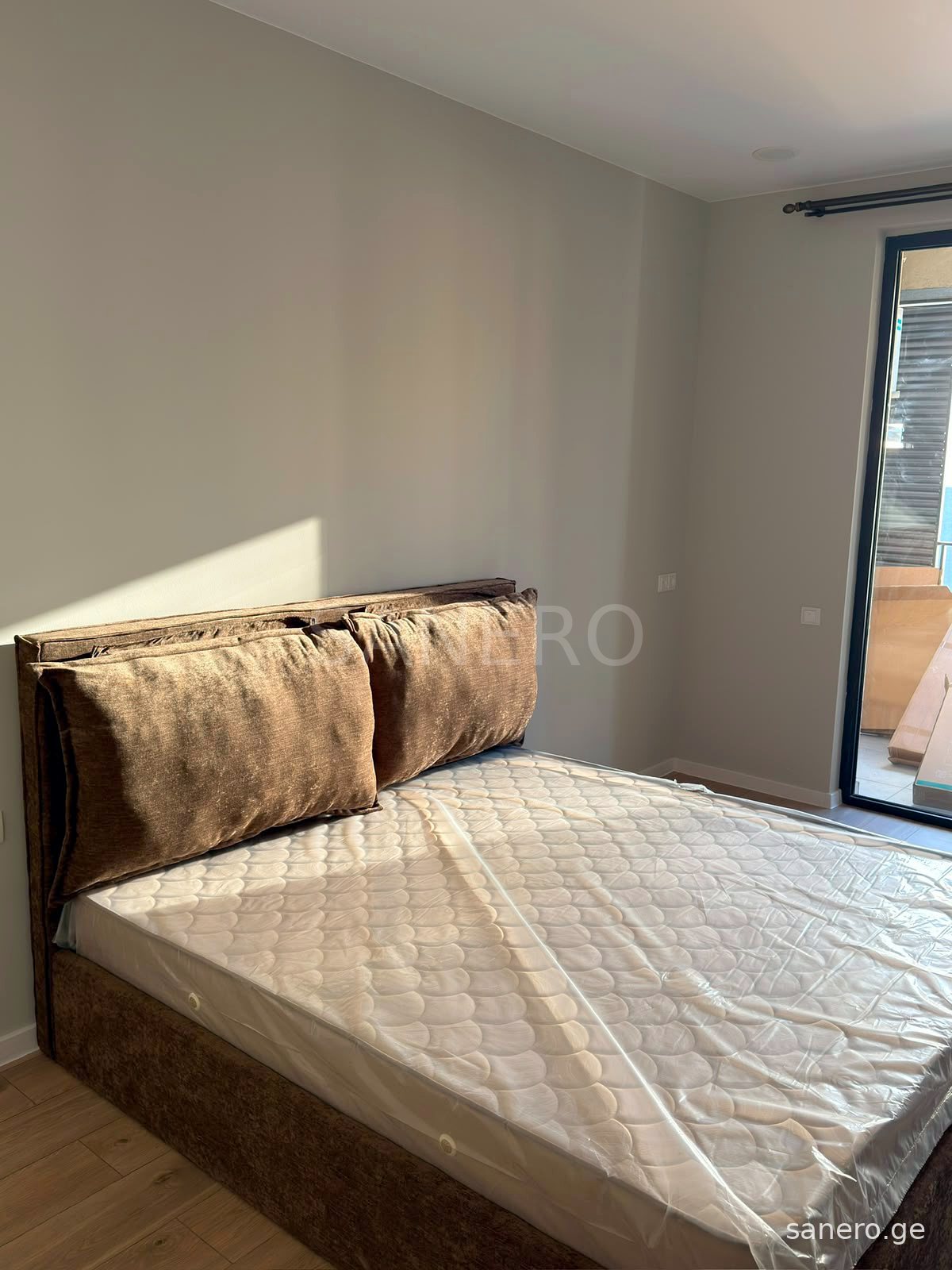 Second bedroom with door to the balcony