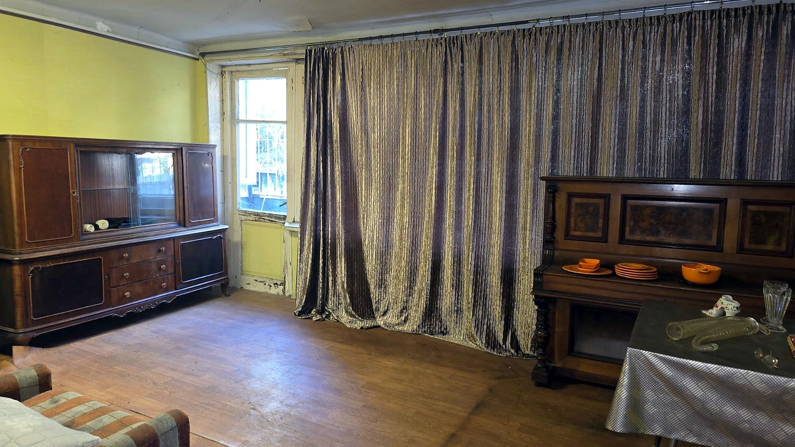 Living room with balcony door