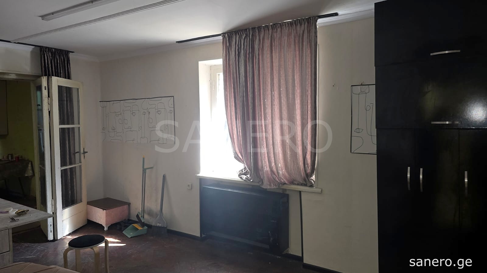 Bedroom with window and radiator