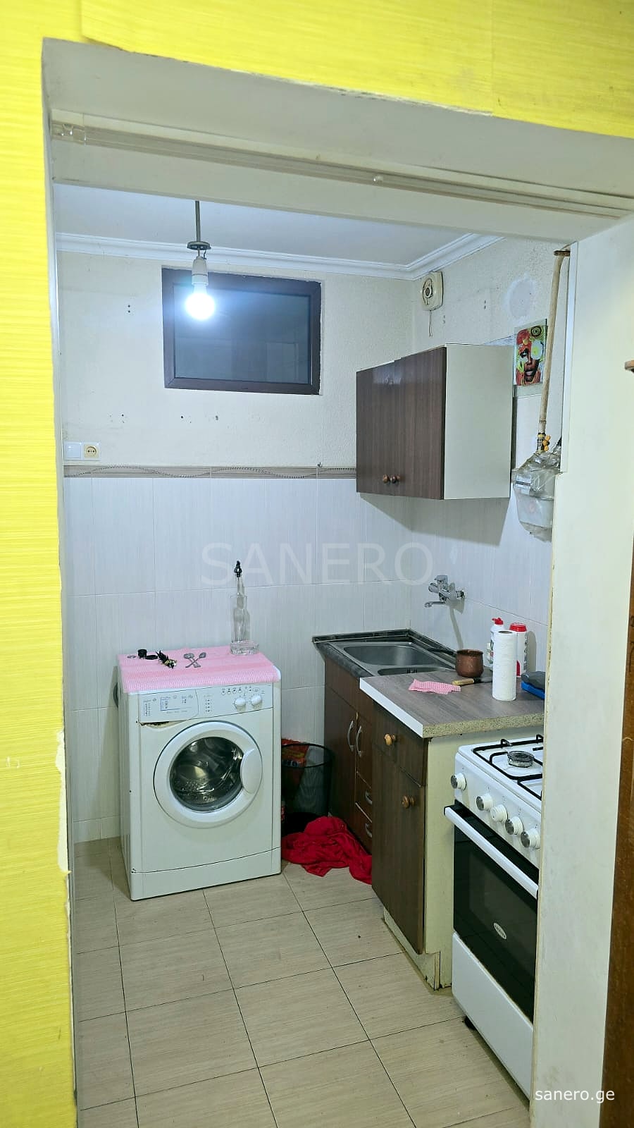 Laundry room with washing machine