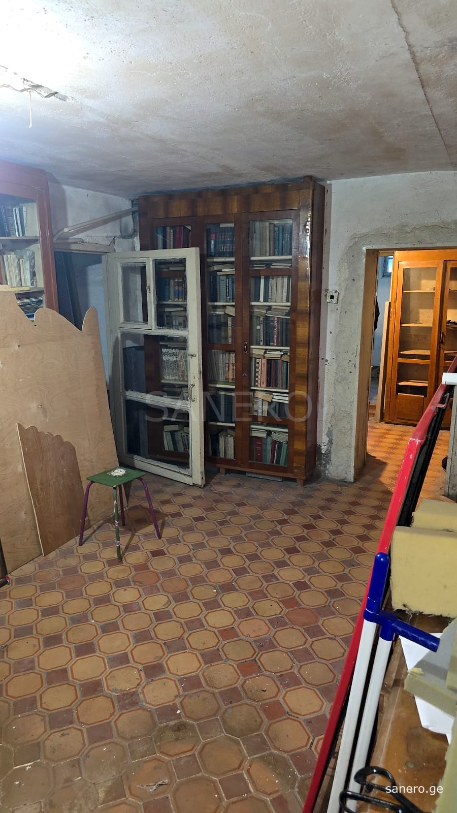 Second semi-basement room