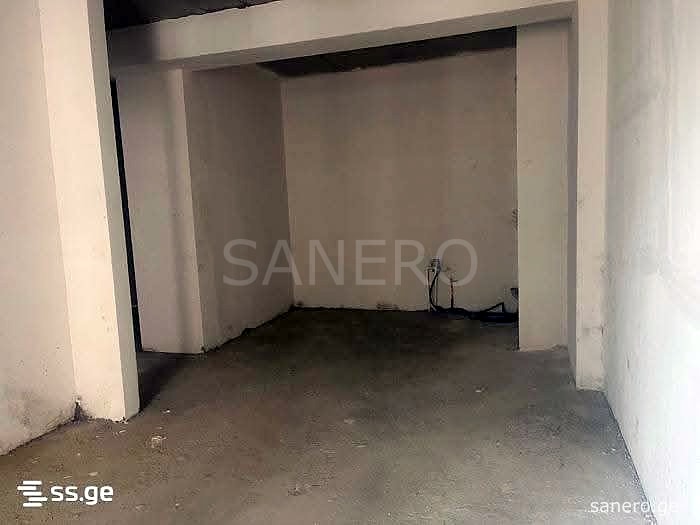 Room with plastered walls