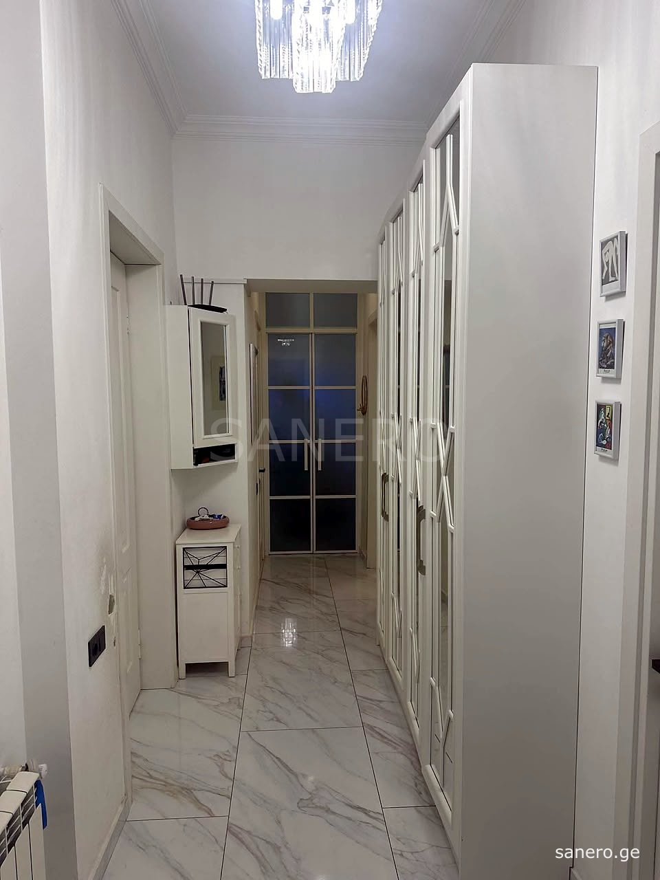 Entrance hall with built-in wardrobe